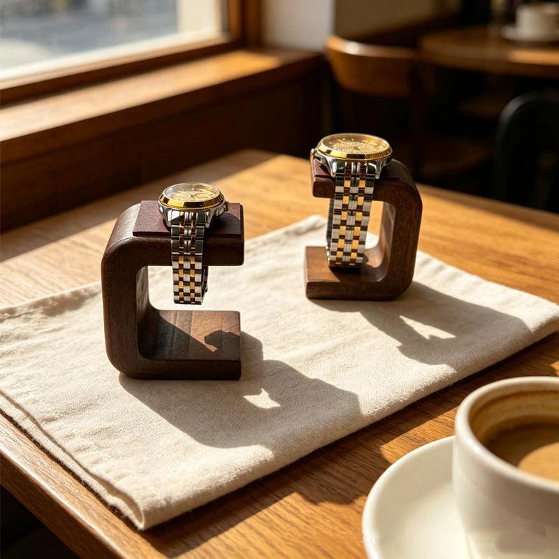Jewelry Stand Watches - 木製の腕時計スタンド。ブレスレットや指輪、腕時計を飾るためのジュエリーオーガナイザー兼ディスプレイスタンド。無垢材を使用した腕時計スタンド。