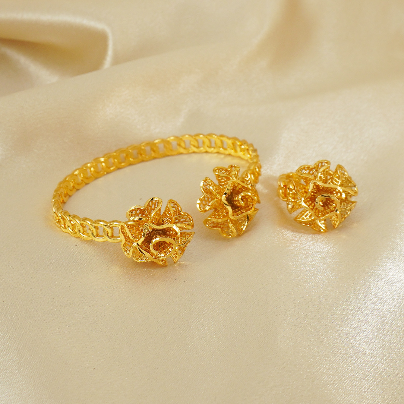 ベストセラーの金メッキ銅ブレスレット、時計ストラップ、くり抜 - Best Jewelry Watches Women のレビューと価格