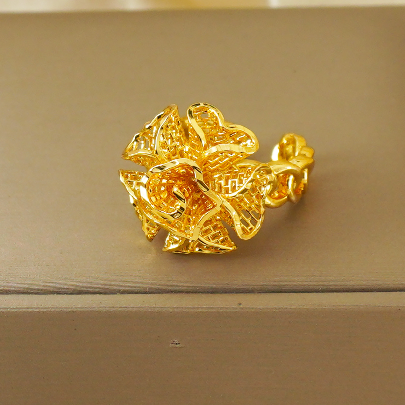 ベストセラーの金メッキ銅ブレスレット、時計ストラップ、くり抜 - Best Jewelry Watches Women のレビューと価格