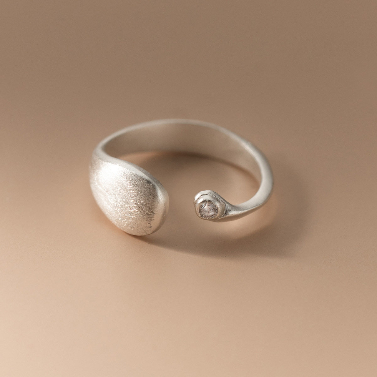 925 スターリングシルバーマット仕上げジオメトリ調節可能な - Statement Cocktail Ring のレビューと価格