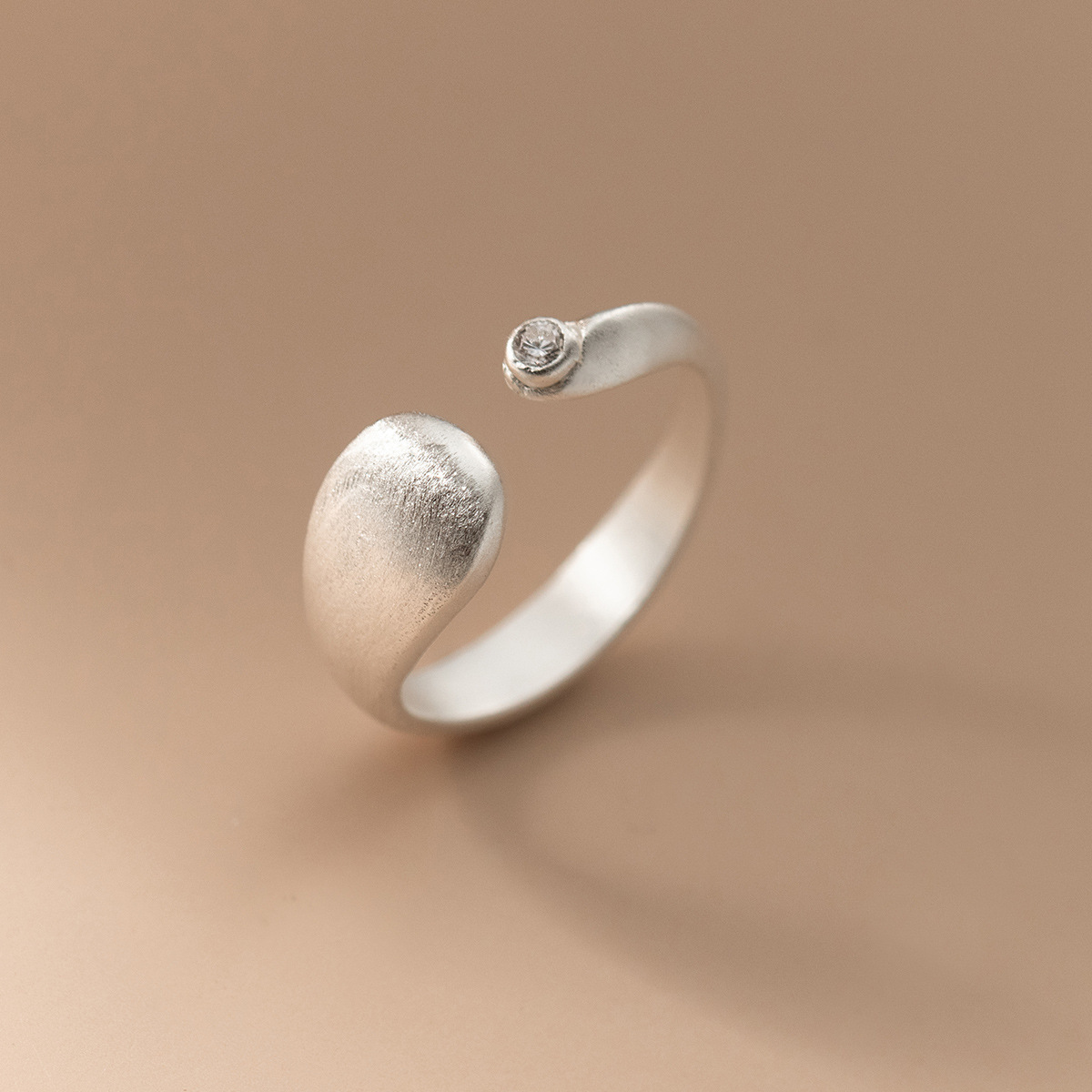925 スターリングシルバーマット仕上げジオメトリ調節可能な - Statement Cocktail Ring のレビューと価格
